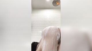 Gái xinh mông to show hàng