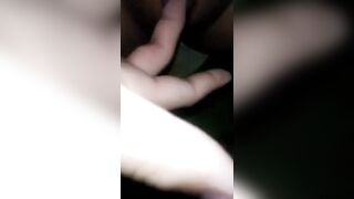 Teen HS Vừa chát sex Nhét dưa chuột vào lồn, Vừa nói Chuyện suýt bị phát hiện