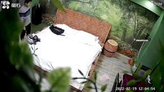 Hack cam quay lén cặp đôi thích chơi trò cậu chủ và nàng hầu gái đem đủ đồ cos vào ks