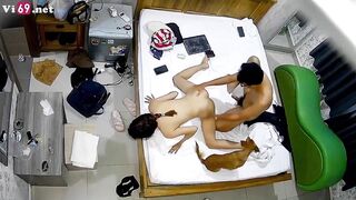 Clip Sex Em nữ sinh mang theo cả chó đi học nhóm với bạn trong nhà nghỉ