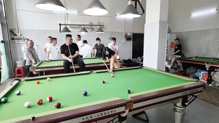 chơi bi-a thua em sinh viên phải cưởi đồ giữa quán bi-a đông người