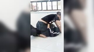 e gái mưa thcs quang trung bl cho trai lạ bóp vú