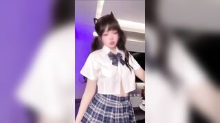 Cô gái nhét cặc vào lồn rồi nhảy sex