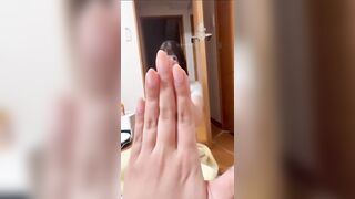Cô khoe vú ngoài đường bị phát hiện