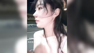 e girl xinh trung quốc bắt xe ôm đi dạo show hàng public quanh phố