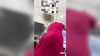 Quay lén dưới váy em nhân viên thế giới di động váy đỏ cực xinh