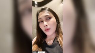 Gái xinh đeo khăn trùm đầu khoe lồn trọn vú bự dâm