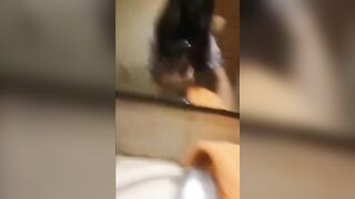 Vào phòng tắm con bạn Ko Mặc quần lót, Rửa lồn được lút cán djt nhau quay video