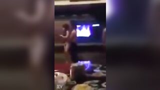 Quán KTV, Mấy e nhân viên Nhảy thoát y, Vừa Bóp Vú Vừa địt nhau hát Karaoke