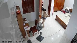 Hack cam xem em gái dâm đít to to mặc đồ lót thay đồ rên phê vcl