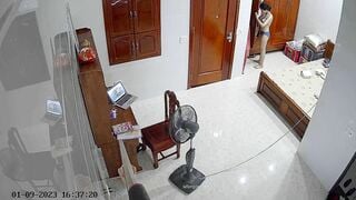 Hack cam xem em gái dâm đít to to mặc đồ lót thay đồ rên phê vcl