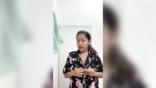 Gạ tình em dâm vú khủng vạch áo khoe hàng ti hồng hồng hào cực phẩm