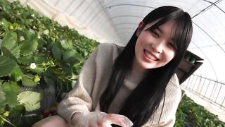 Ngắm nhìn cặp đào của e trg vườn rau đã khiến tôi k thể cưỡng lại đc