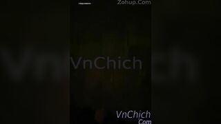 Gái xinh đi công viên một mình và sở thích show hàng nơi công cộng 2