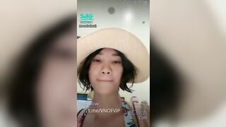 rosababyvip ở chuồng tắm biển. Buồn thì kiếm trai chụp hình khoe hàng giải sầu ~ Swag