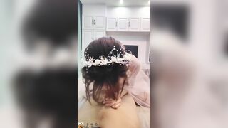 mặc vay công chúa chuẩn bị đi chơi nhưng thấy chim là em phải làm cái rồi mới đi
