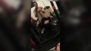 ĐỊT NHAU TRỰC TIẾP TẠI PHÒNG GYM