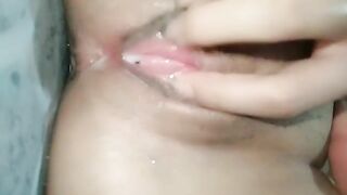 Cô em lồn múp ngon tự sướng phê quá