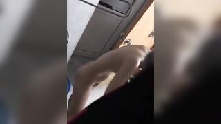 quay trọm con bé nhà bên tắm chuồng tý thì bị bắt