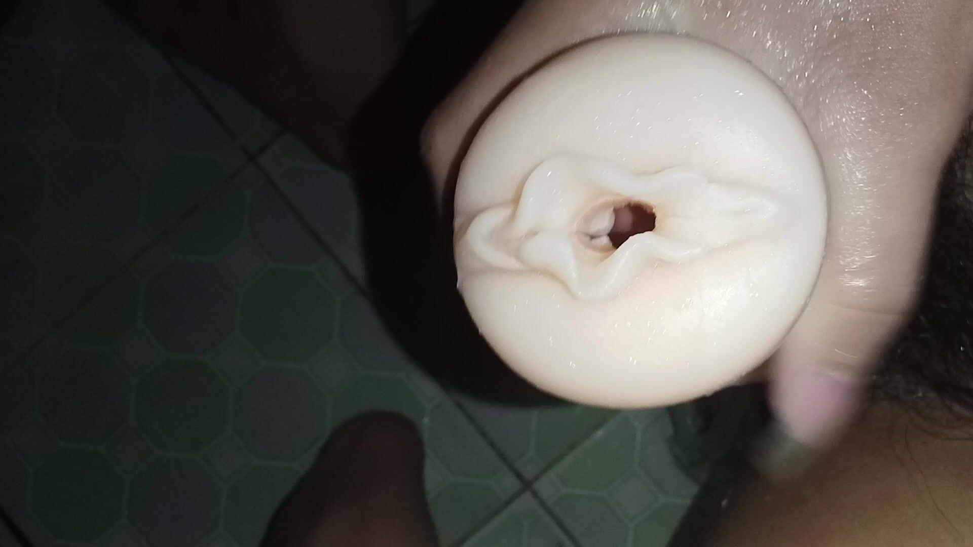 Sục cu bằng sextoy