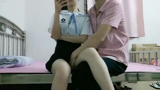 Dụ dỗ em học sinh về nhà rồi ép em nó quan hệ tình dục