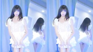 Gái xinh mảnh khảnh live nhảy khoả thân