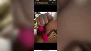 May_Squirt trốn con livesex thủ dâm trong phòng