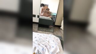 em sinh viên tập cưỡi trước gương em sướng rên rỉ
