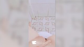 Em sinh viên dâm móc lồn bắn nước gửi ny xem