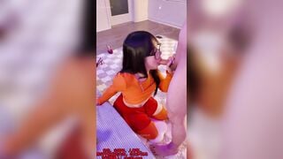 Gái xinh đeo kính mặt dâm bú mút con cặc dâm đãng bắn tinh đầy mặt