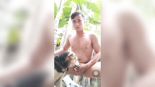 Anh hàng xóm cho chó liếm cặc sau hè