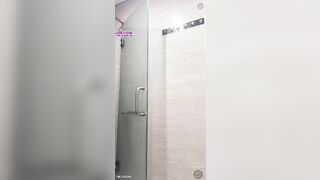 Bé Thảo Baby livetream đi tắm móc lồn bắn nc trg nhà tắm rồi tiếp tục vạch lồn cho mn