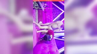 Đại gia trốn vợ 1 mình đi KTV hát rồi chịch luôn e nhân viên xinh đẹp ngay trg quán