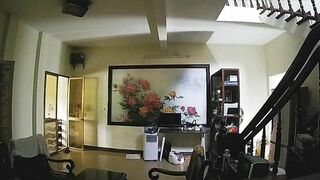 Hack cam chị gái lồn múp khi ở nhà là cởi trần