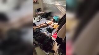 EM HỌ NGỦ TOÀN QUÊN ĐÓNG CỬA