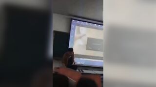 Thầy giáo mở nhầm phim sex trên lớp học ở Trung Quốc