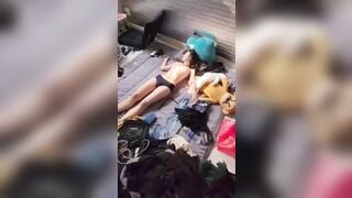 Đột nhập vào phòng chị hàng xóm đang ngủ say quên không đóng cửa
