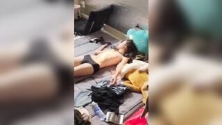 Đột nhập vào phòng chị hàng xóm đang ngủ say quên không đóng cửa