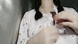 mới lớn thôi mà vú em to tay cầm không hết