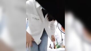 em gái điều dưỡng thay đồ chuẩn bị đi làm còn quay clip lại