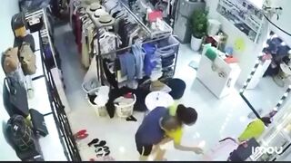 Hồi hộp như phim hành động tí nữa chị gái bị yêu râu xanh chịt