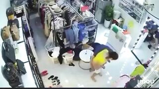 Hồi hộp như phim hành động tí nữa chị gái bị yêu râu xanh chịt