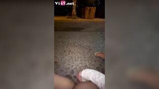 Em gái thích chơi Public ngoài cửa nhà người khác