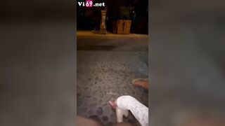Em gái thích chơi Public ngoài cửa nhà người khác