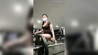 Em idol MMlive sanzai2 đi tập gym nhưng mặc váy cởi quần lót show lồn gạ chịch anh PT 2