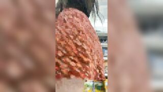 Các cô gái public trung tâm thương mại