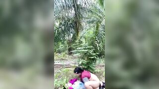 Dẫn chị hàng xóm ra ngoài vườn địt nhau vú to lồn múp sướng tê cặc