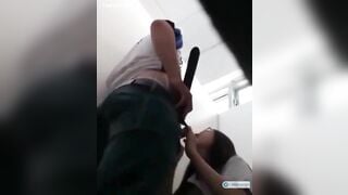Quay lén e teen học sinh kính cận xinh đẹp lén lút bú cu sục cặc cho b trai trg nvs