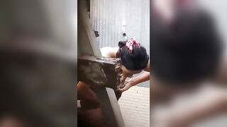 Em dâu 2k3 múp rụp tắm tiên vạch vú to ghi hình clip gạ anh chồng về giã gạo cho sướn