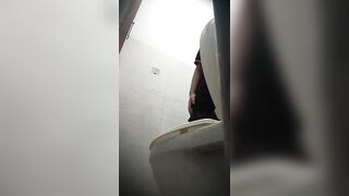 Vietnamese eatery toilet 4